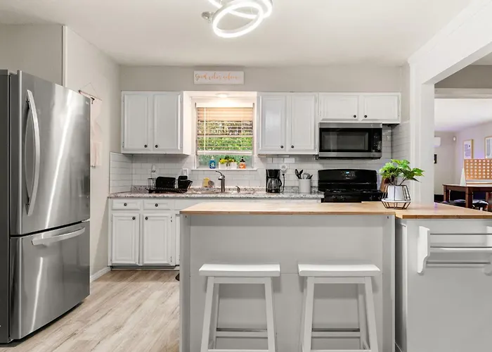 Cozy 3 Bedroom With Hot Tub 2 Min Away From Lackland