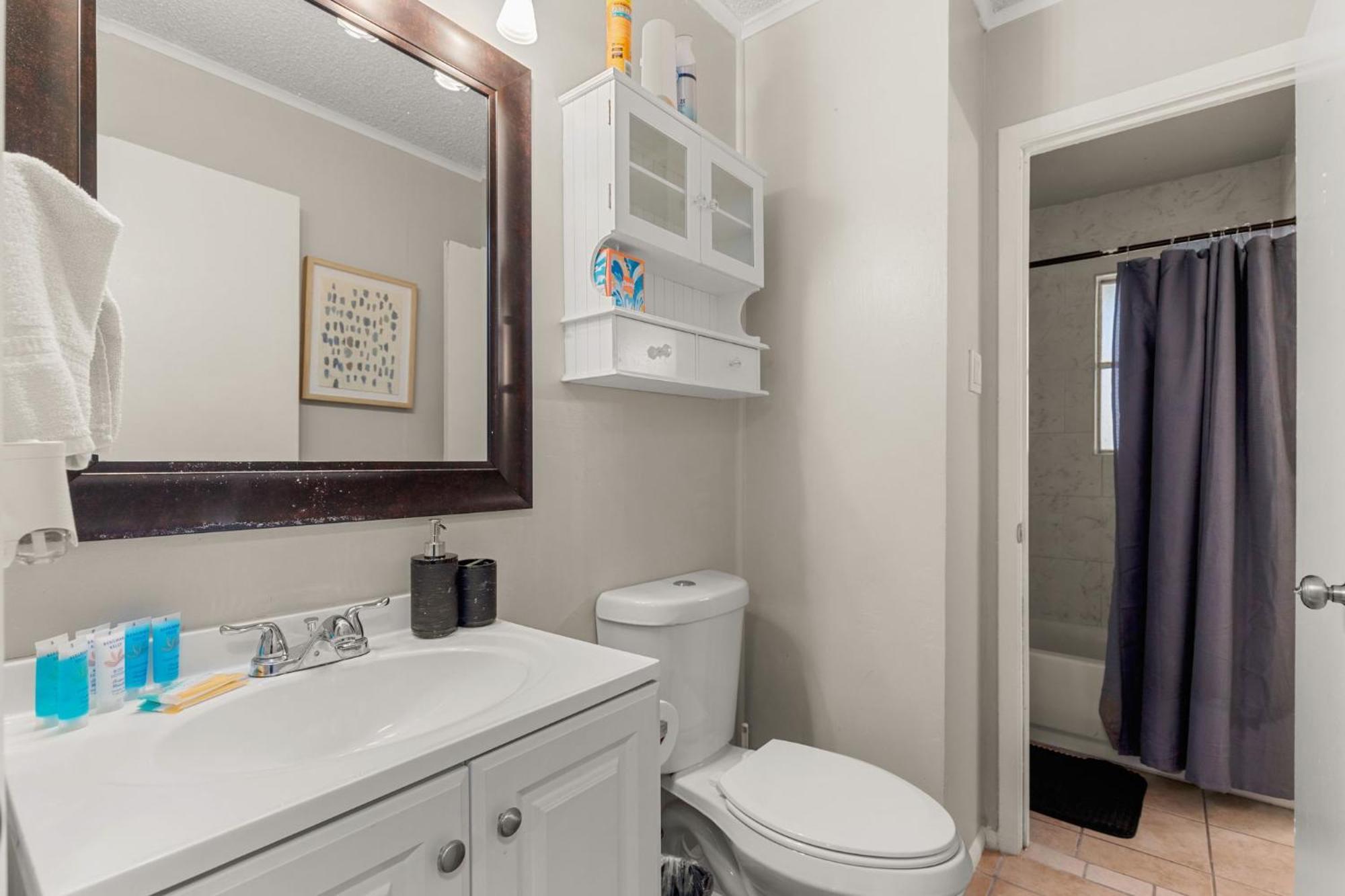 Cozy 3 Bedroom With Hot Tub 2 Min Away From Lackland *