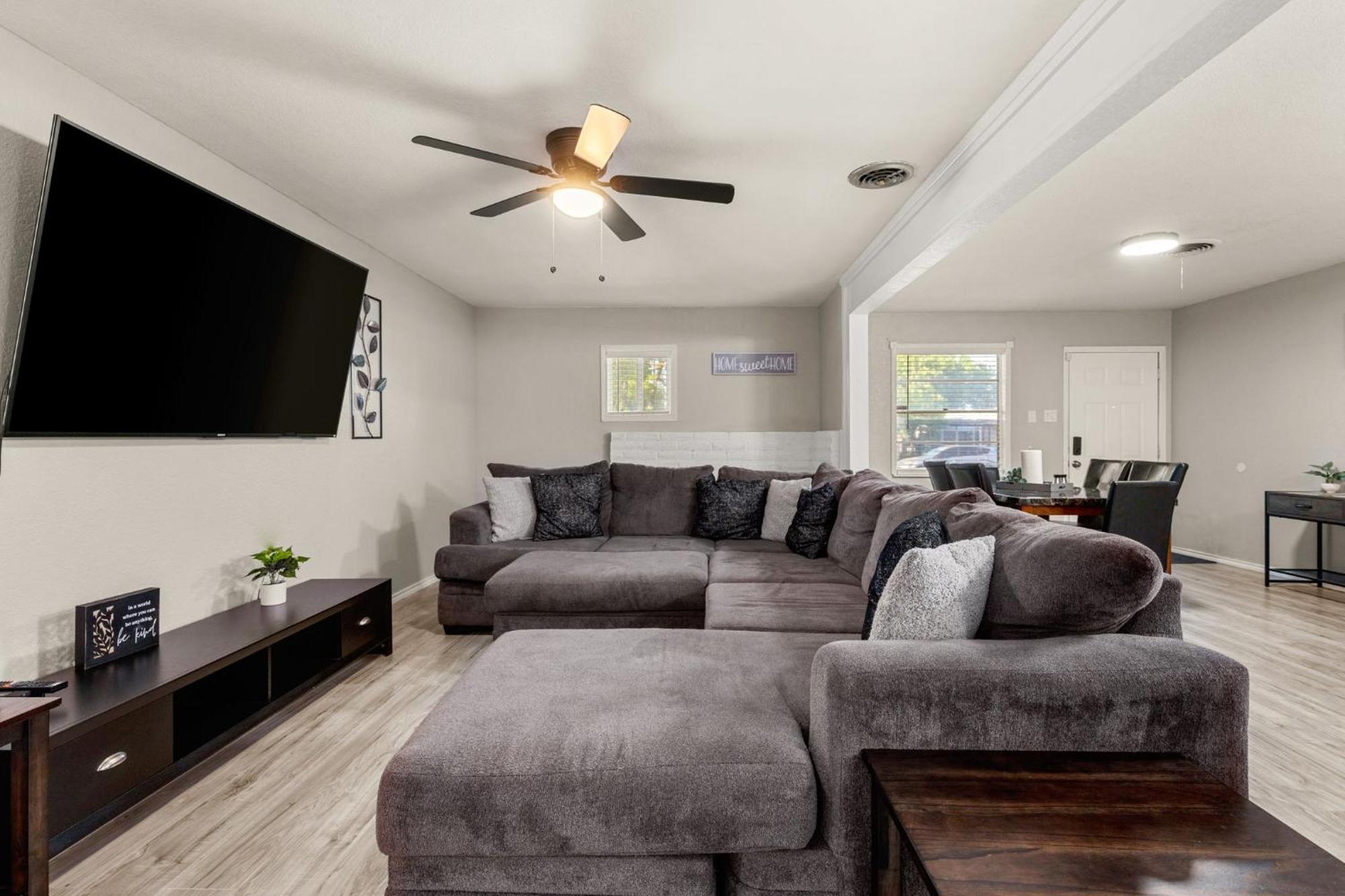 Cozy 3 Bedroom With Hot Tub 2 Min Away From Lackland