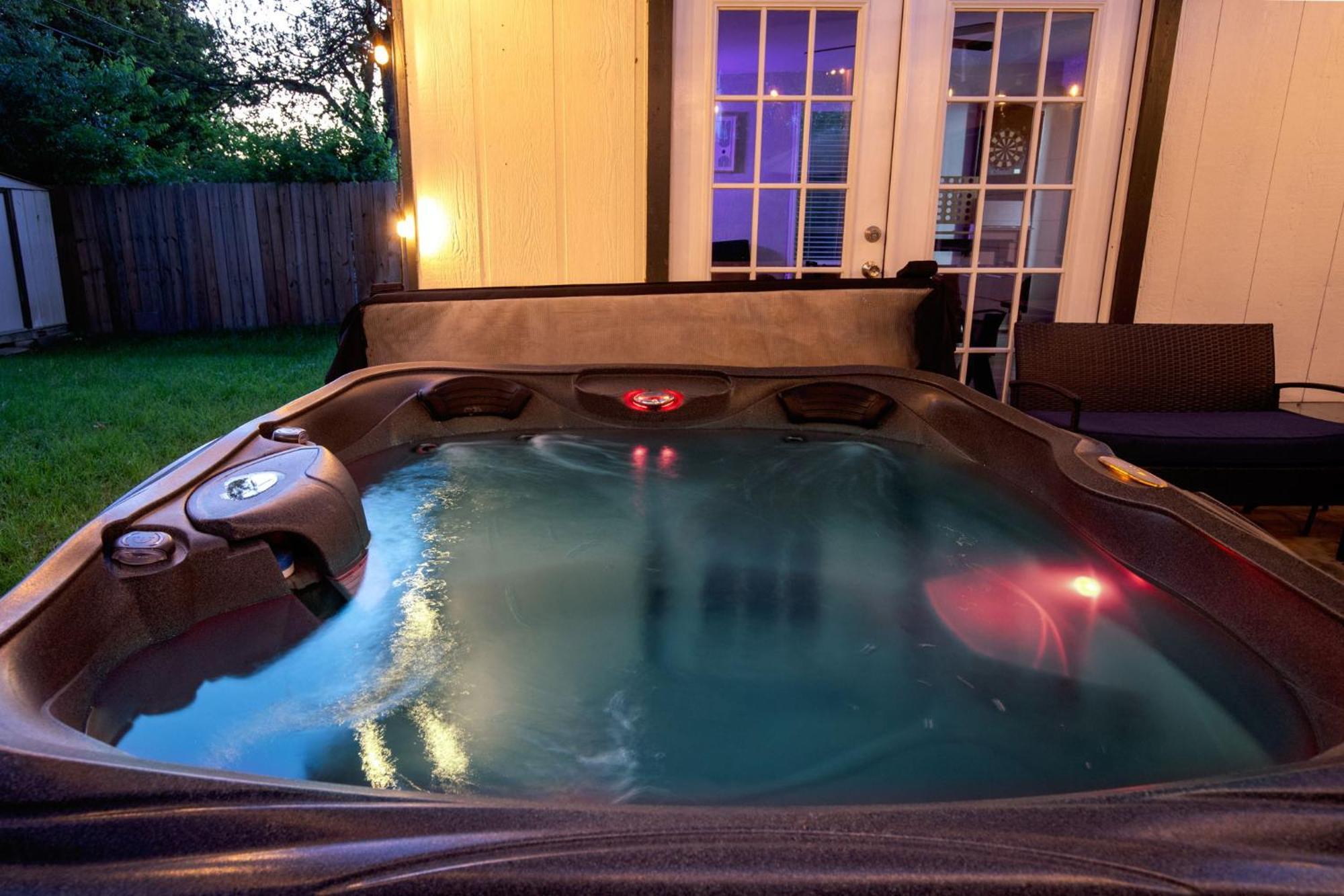 Cozy 3 Bedroom With Hot Tub 2 Min Away From Lackland * San Antonio