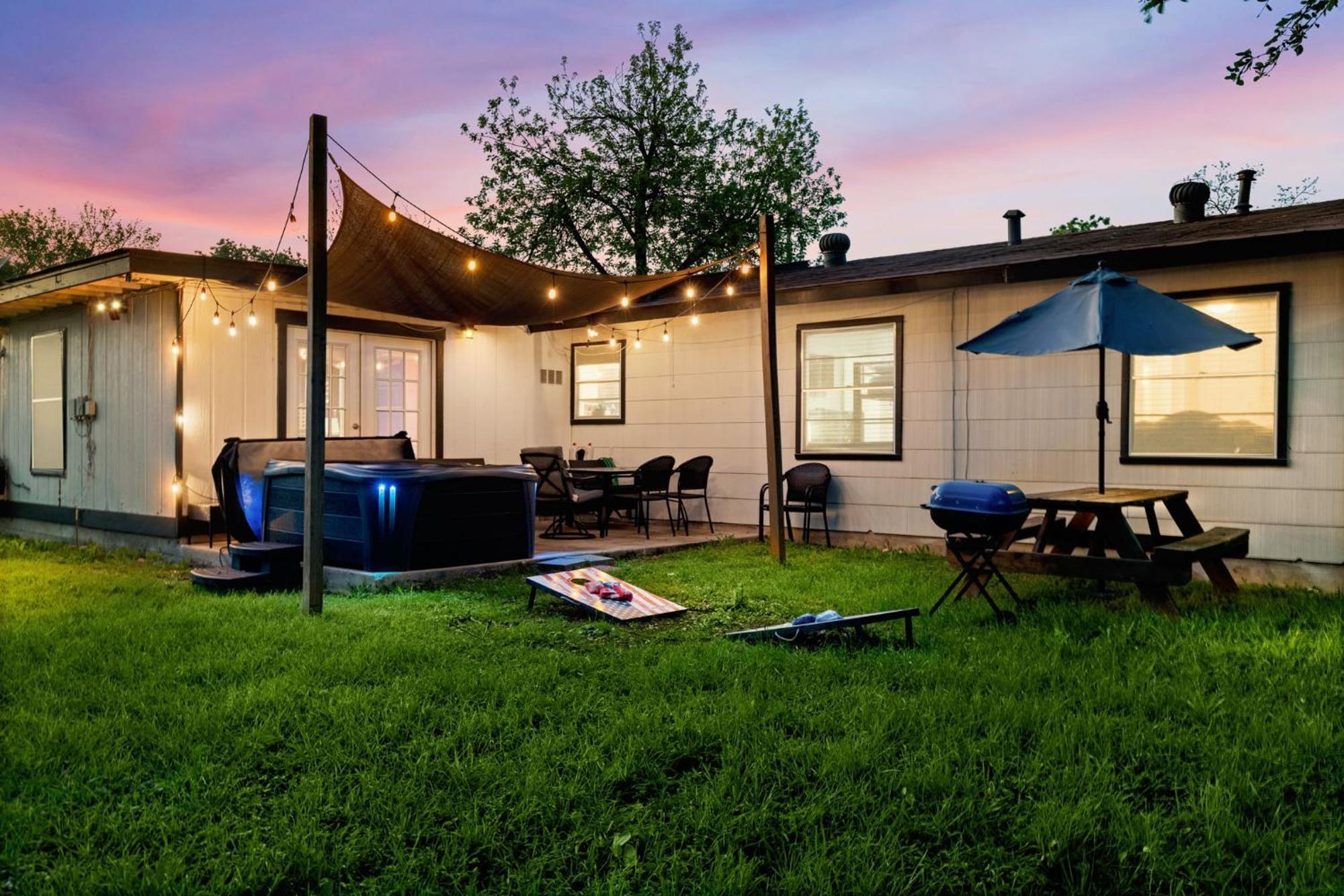 Cozy 3 Bedroom With Hot Tub 2 Min Away From Lackland *